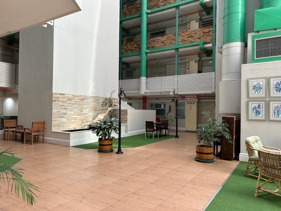 1 Bedroom Property for Sale in Mouille Point Western Cape